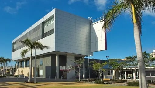 Ein modernes Gebäude der Queensland University of Technology