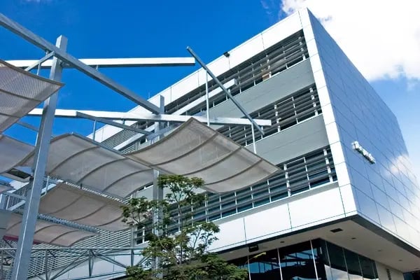 Ein modernes Gebäude der Queensland University of Technology