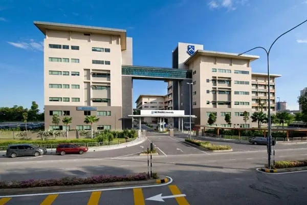 Das Universitätsgebäude der Monash University Malaysia.