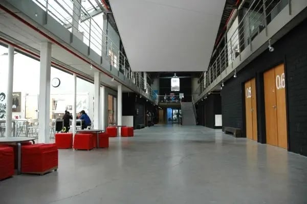 Die Innenarchitektur der Universitat de Vic.