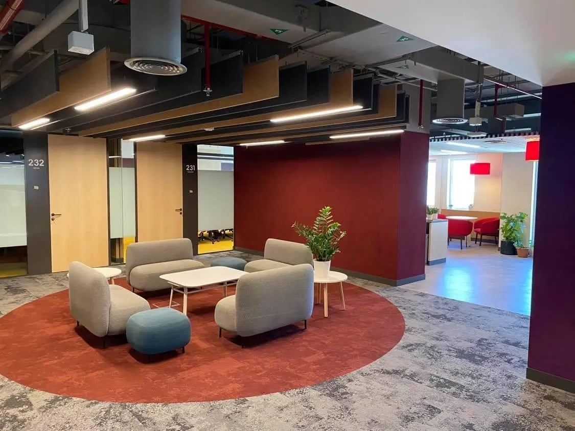 Ein Sitzbereich der Murdoch University Dubai