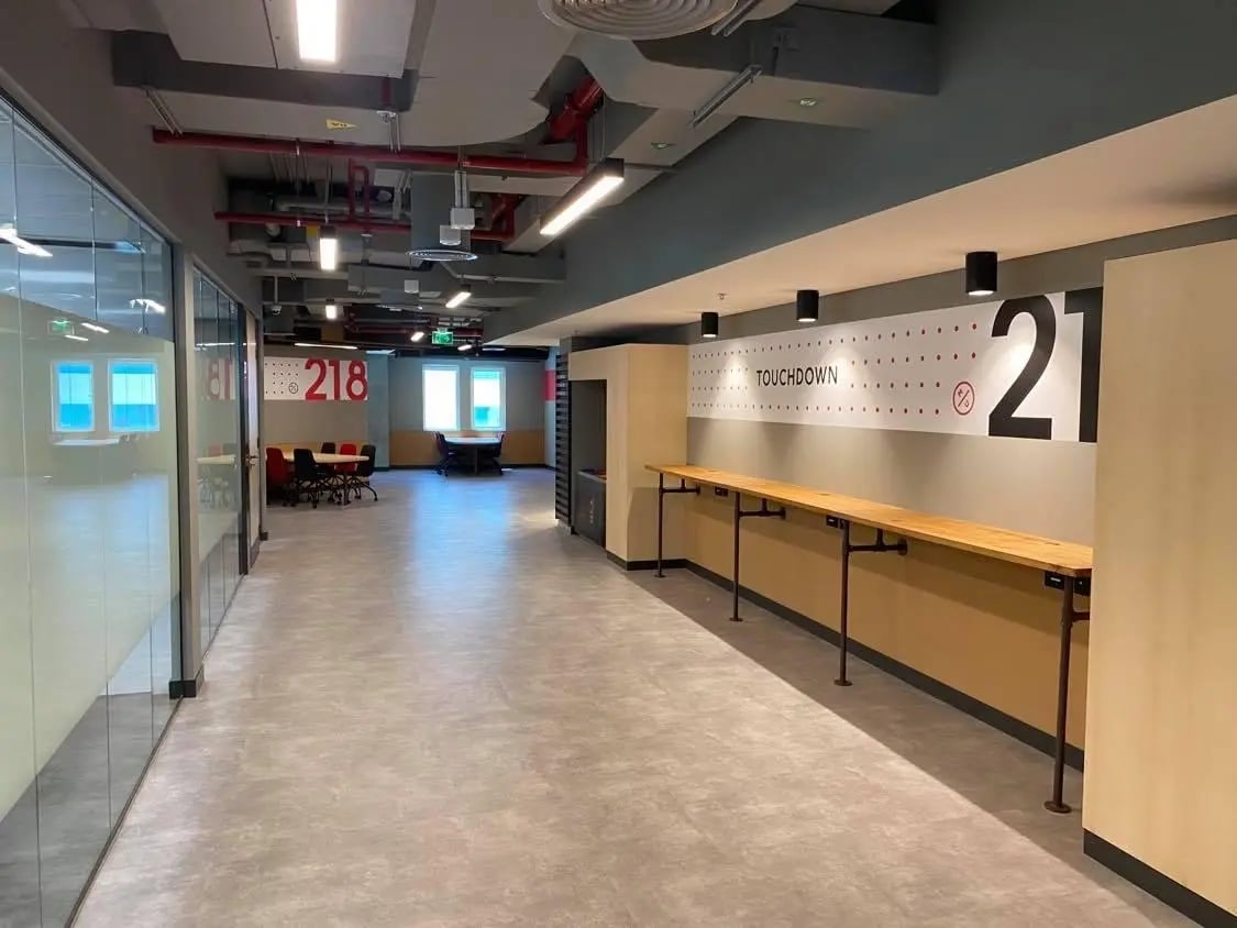 Ein Flur der Murdoch University Dubai