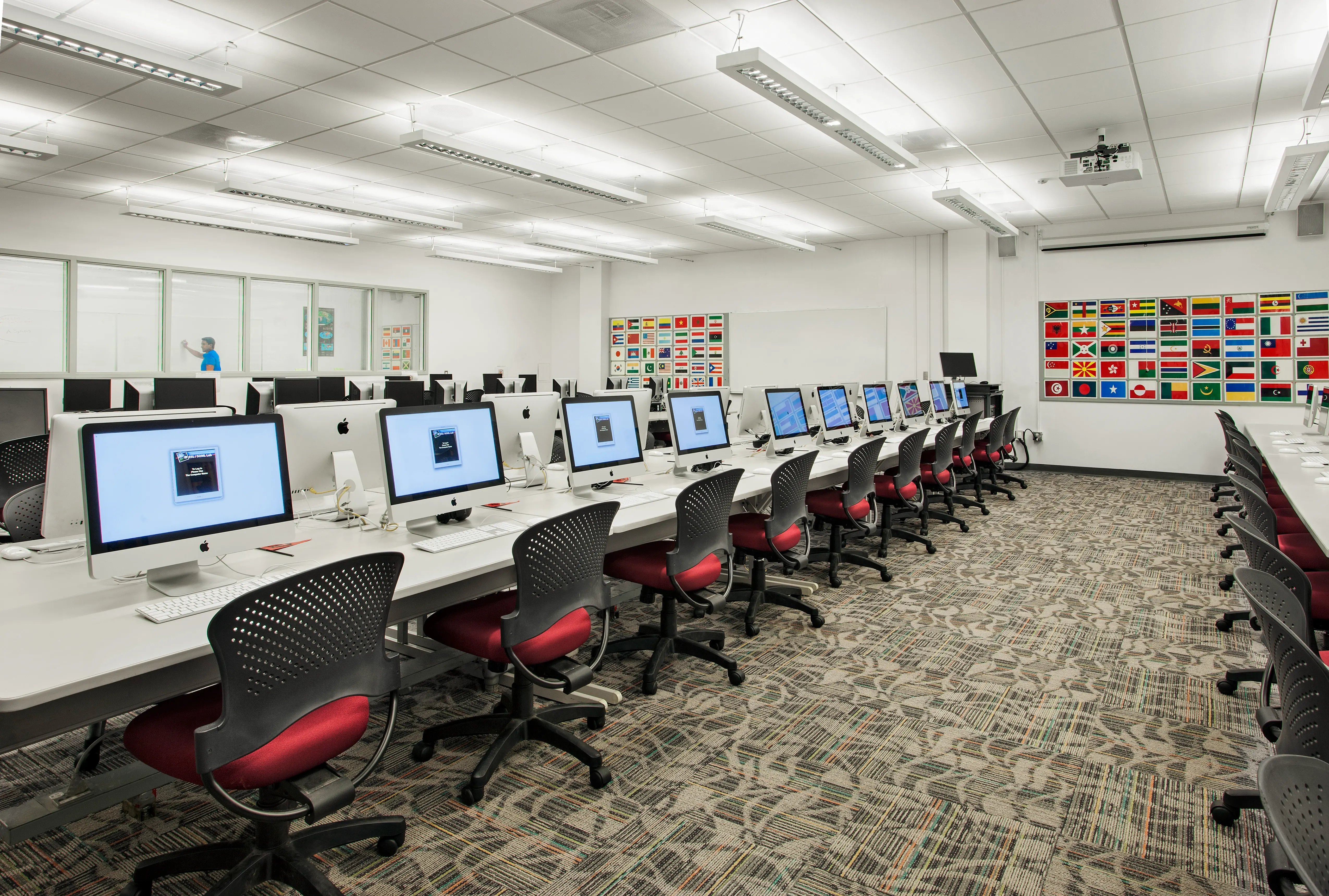 Ein Computerraum des  Santa Barbara City College