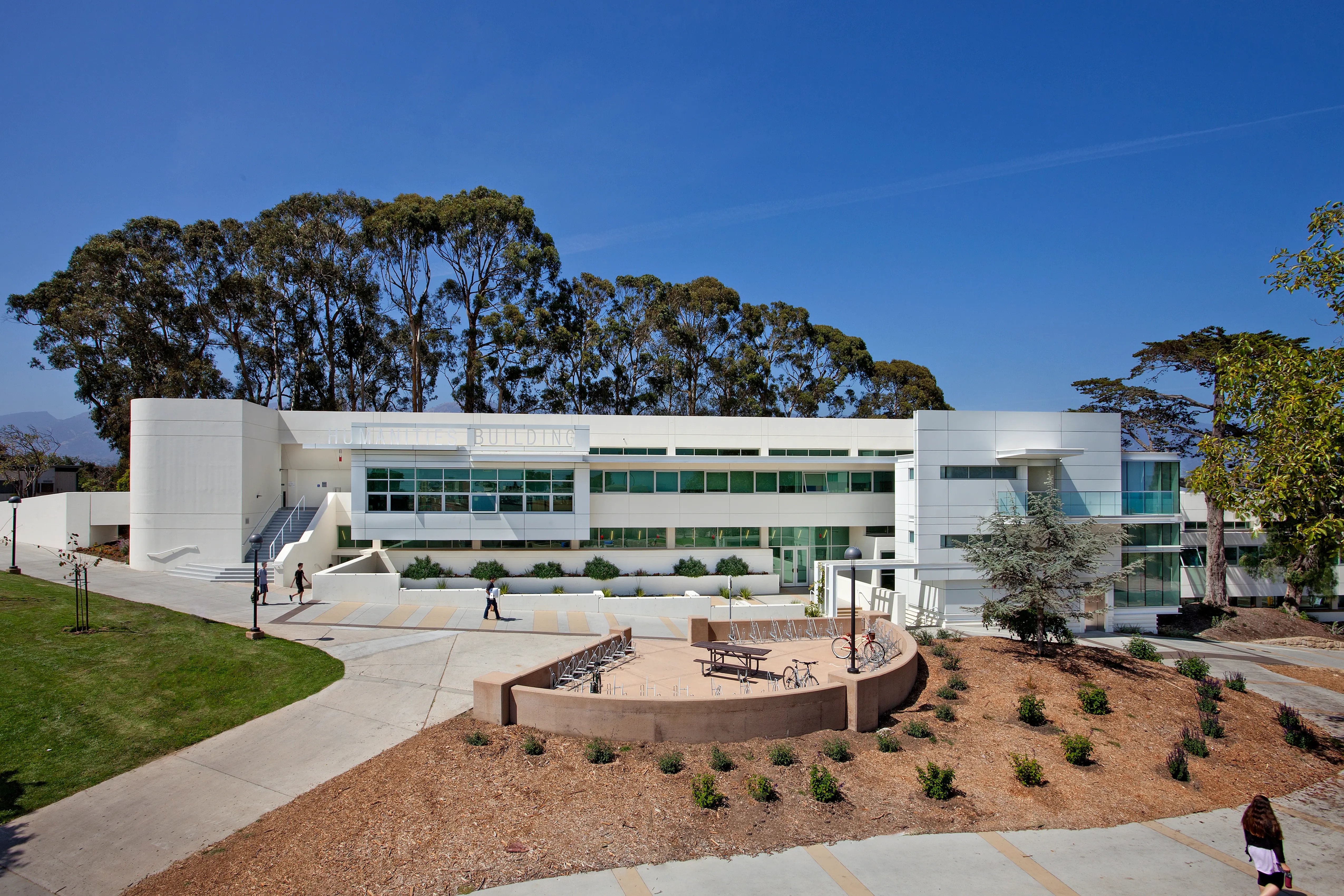 Ein modernes Gebäude des Santa Barbara City College